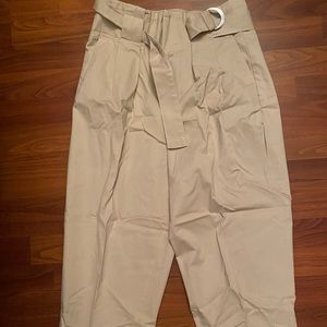 Banana republic pant with belt comfortable & easy to dress up or wear casual